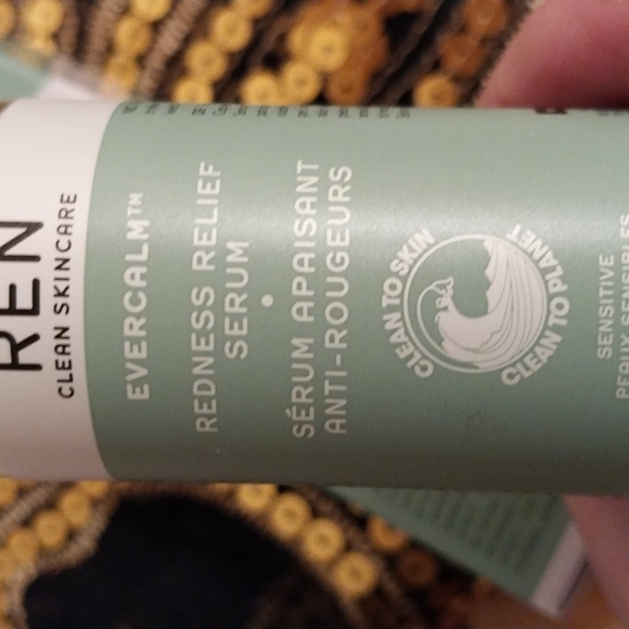 REN CLEAN SKINCARE EVERCALM REDNESS RELIEF SERUM Defends against free radicals.. - Picture 9 of 11